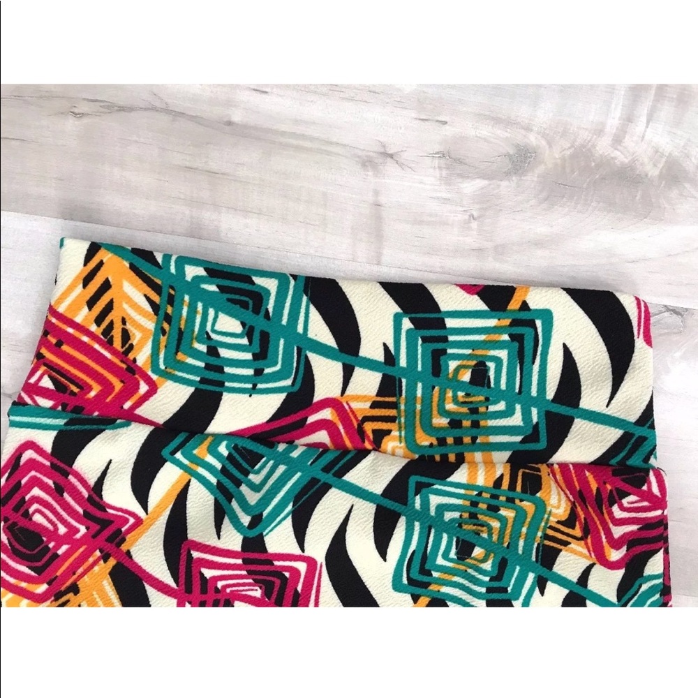 LuLaRoe Cassie Textured Print Stretch Skirt - Picture 4 of 7